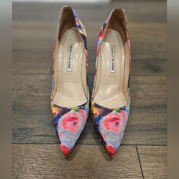 Manolo Blahnik Multicolor Floral Printed Fabric BB 105 Pump-39 1/2 - Picture 3 of 15